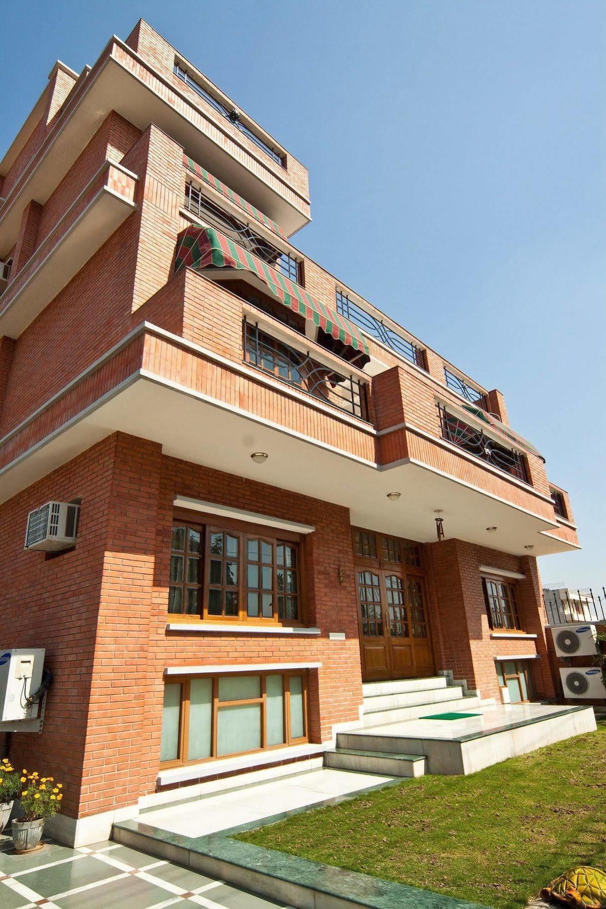 The Mayflower Hotel Gurgáon Kültér fotó